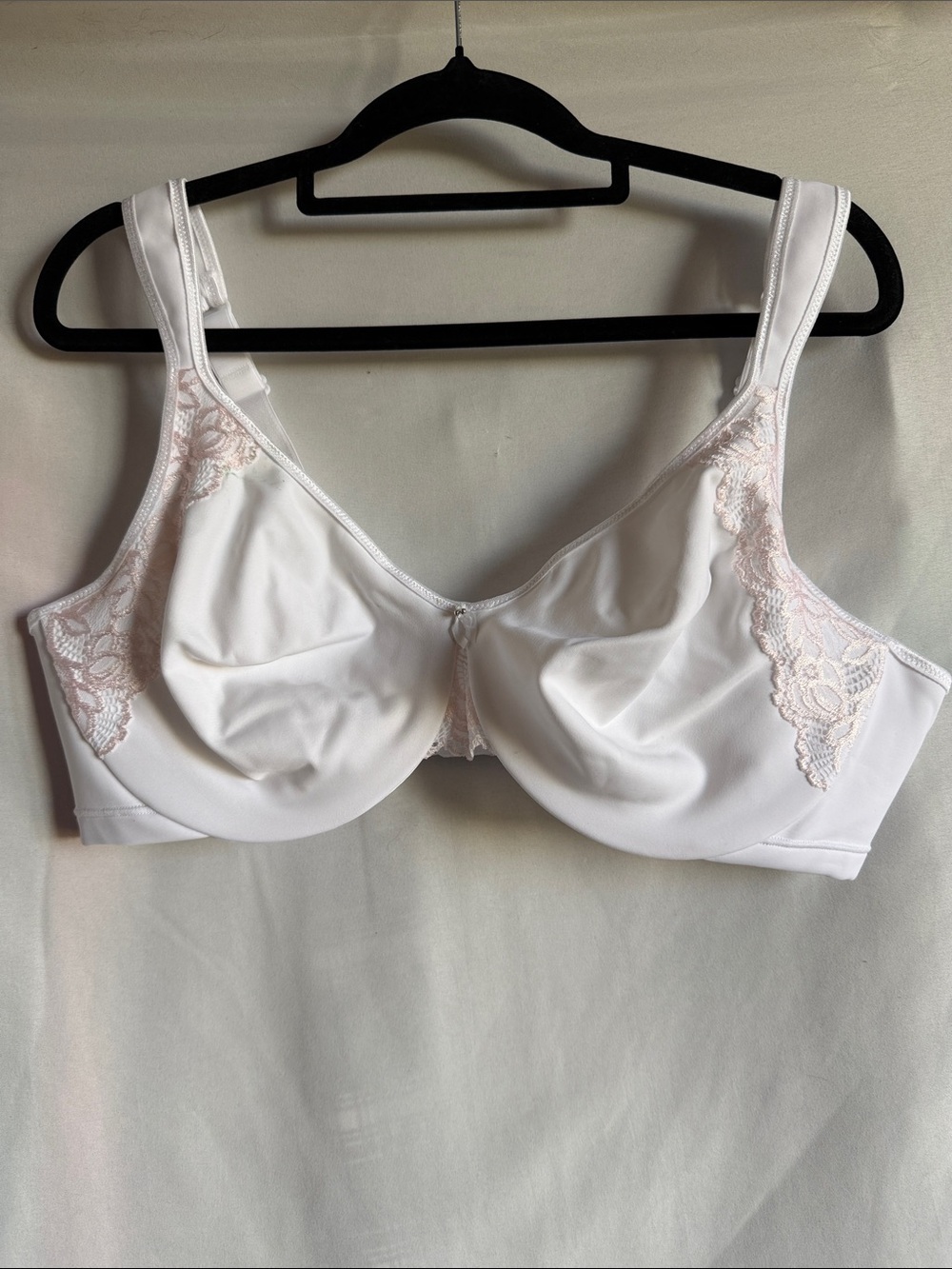 Wonderbra White Bra with Blush Lace Accents
